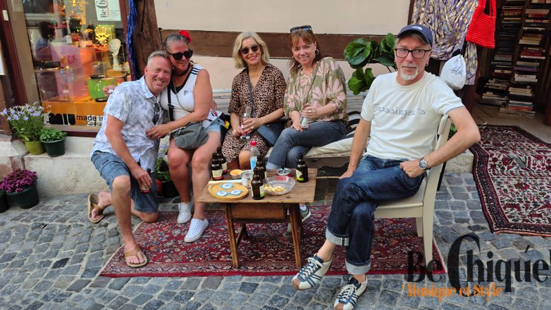 Be Chiqúe Freunde vor dem Laden am Metzgertumr in Ulm